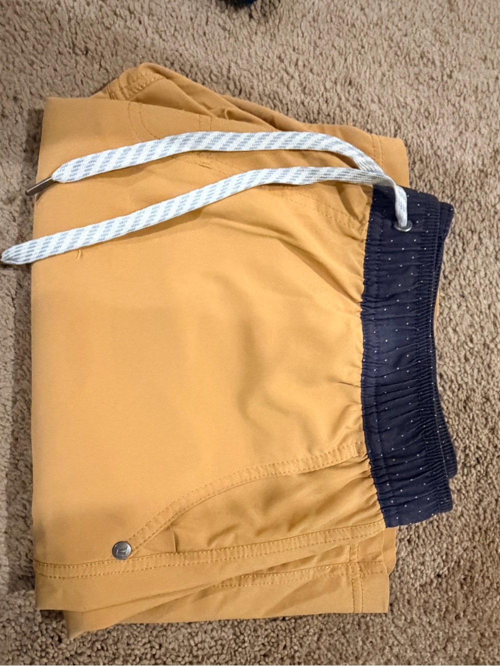 Vuori Kore Men's L Cognac lined drawstring Shorts with Navy Waistband